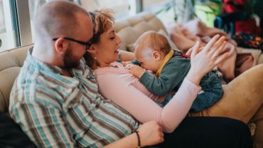partner supporting mom who has Postpartum OCD Symptoms